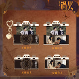 [In Stock] Overdo (2026) x iQIYI Official Merch - Zhang Linghe (Murong Qing Yi) & Wang Churan (Ren Susu) Camera Keychain